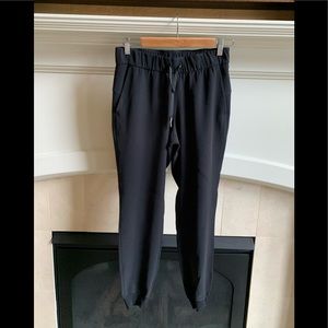 Lululemon On The Fly Joggers, size 4